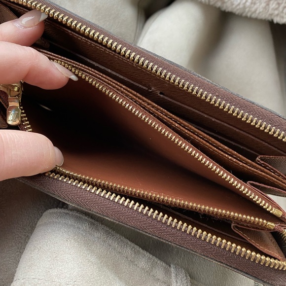 LOUIS VUITTON ZIPPY WALLET - Picture 6 of 11